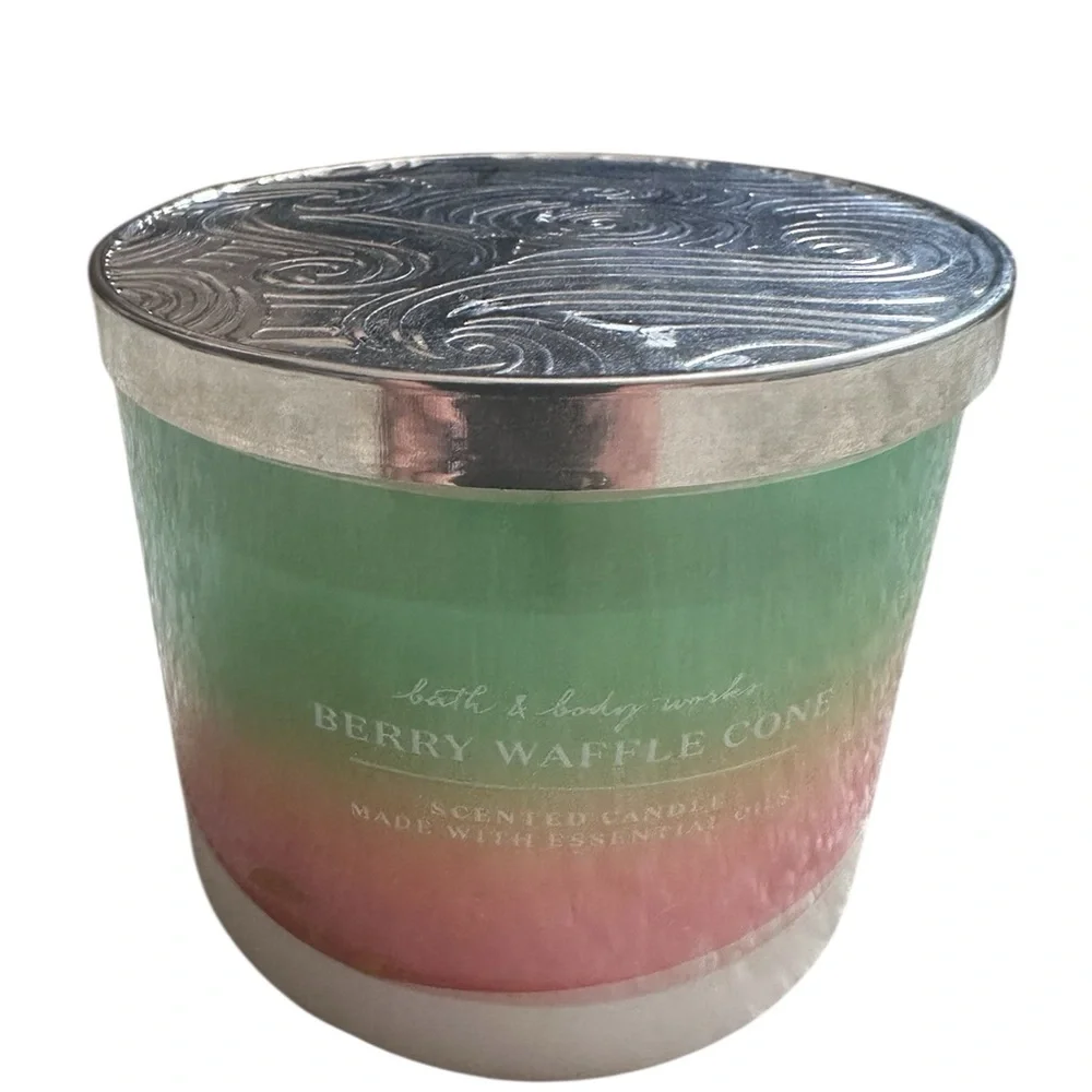 Bath & Body Works Berry Waffle Cone Candle NEW